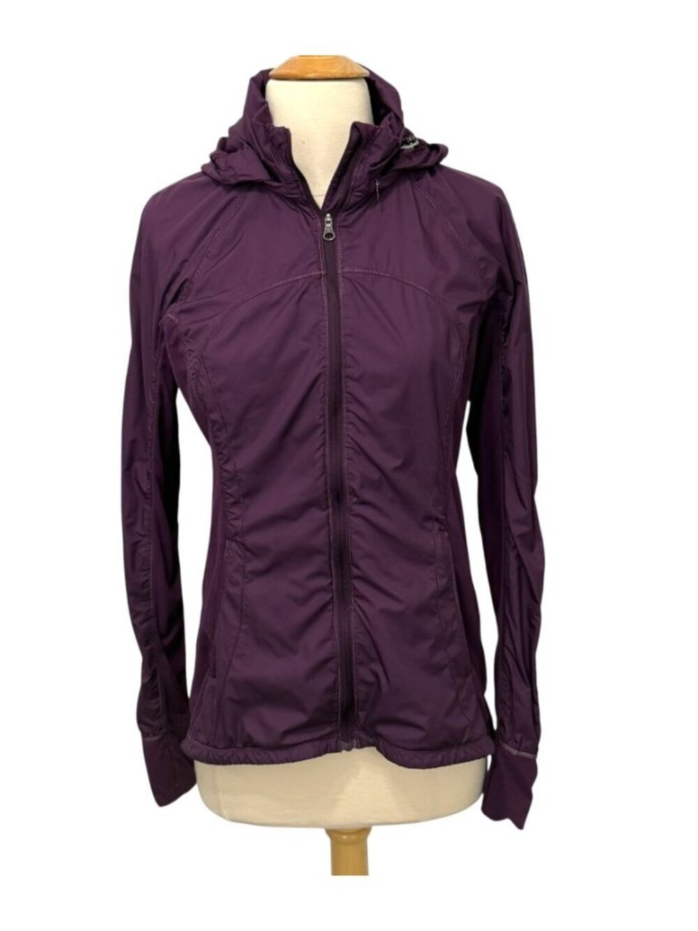 Lululemon Womens Rush Hour Jacket Stowable Hood Thumbhole Darkest Magenta Size 8